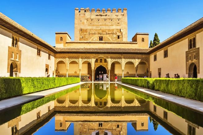 グラナダ・アルハンブラ宮殿&ナスル宮殿ファストトラックチケット(オーディオガイド付き)