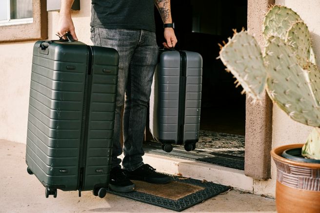 Los Angeles Luggage Storage by Botjim (Free Airport Delivery)
