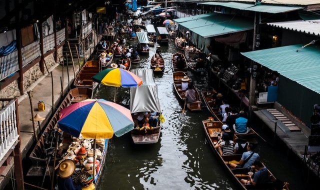 Bangkok Damnoen Saduak Floating Market & Maeklong Railway Market Private Tour (Hotel Pickup & Drop-off)
