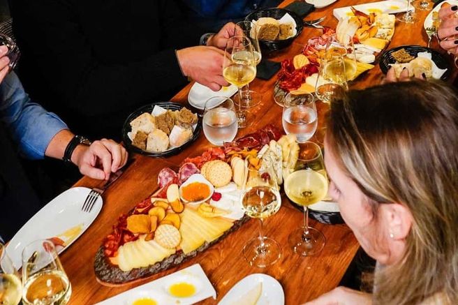 Lisbon Premium Wine & Tapas Experience