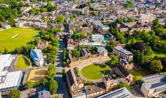 [더트리퍼] 스톤헨지 & 코츠월드 & 옥스포드 16인승 차량 투어