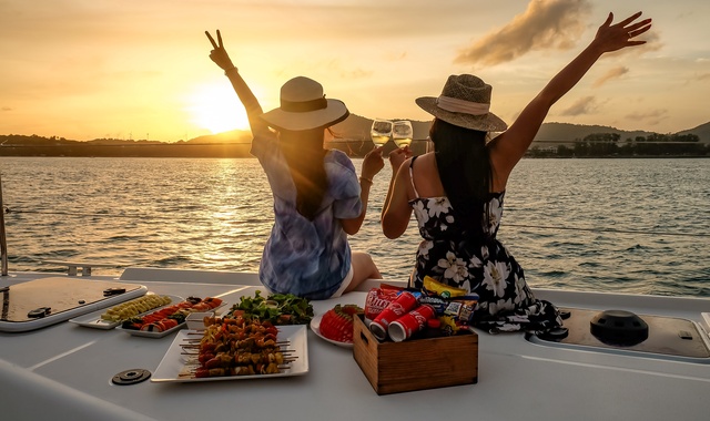 プーケット・コーラルビーチクラブ＆シュノーケリング＆プロムテープ岬サンセット日帰りツアー（送迎・ディナー付き）