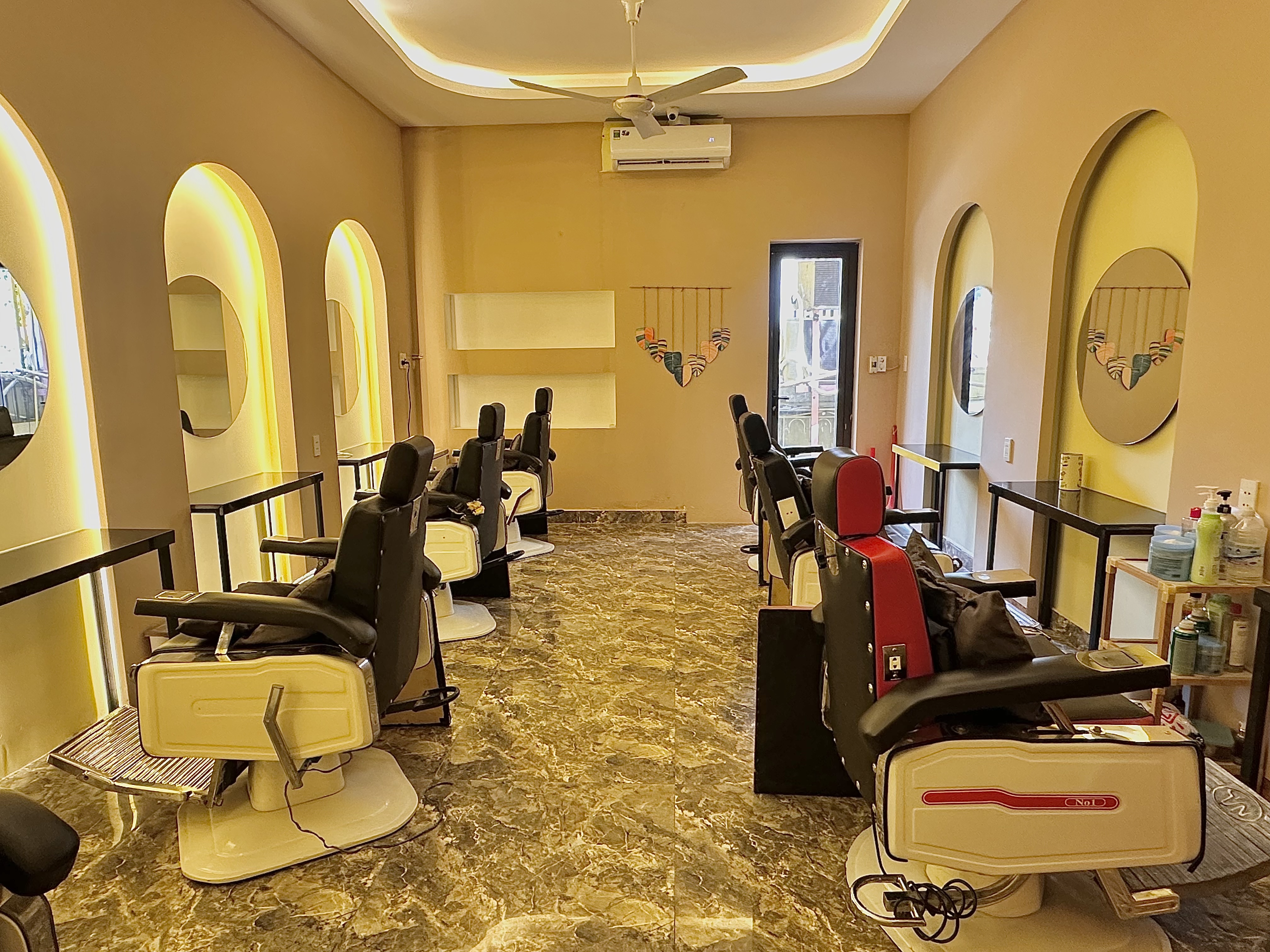 다낭 한시장 부산이발관 (풀서비스 + 픽업 가능)