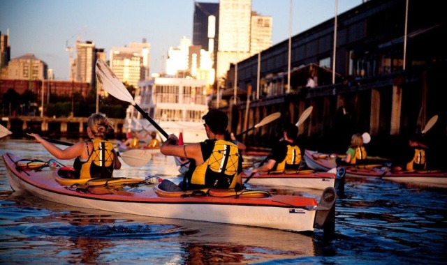 Melbourne: City Moonlight Kayak Tour