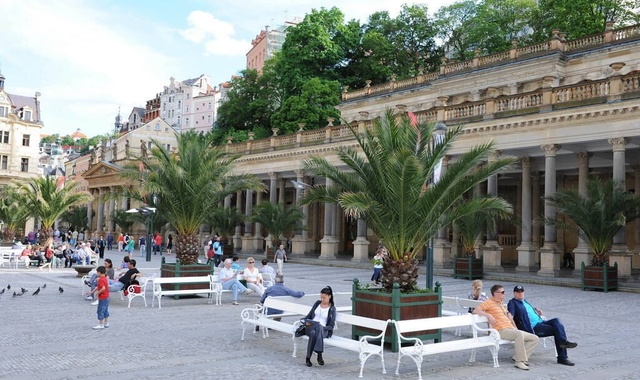 [후니가이드] 뭉치면 싸다! 프라하 출발: 카를로비바리 + 사슴 전망대 트레킹 투어