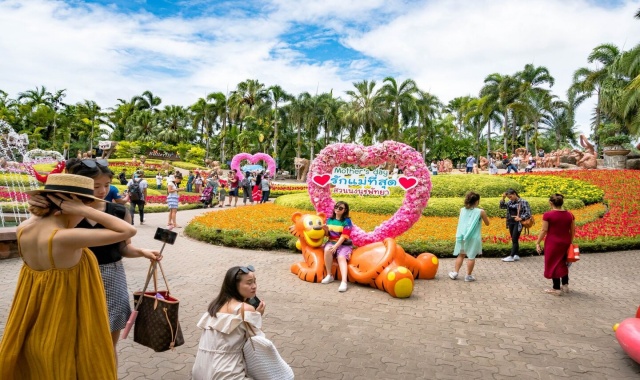 파타야 농눅 빌리지 & 케이브 비치 클럽 단독 반일 투어