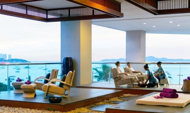 パタヤ・ホリデイインティーツリー スパ