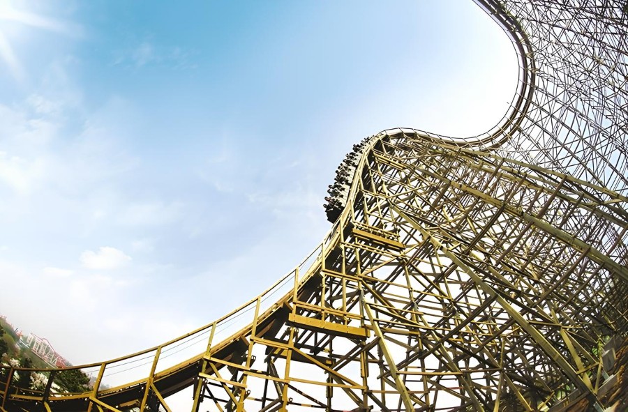 Yongin: Everland 1-Day Ticket & School Uniform Rental Package