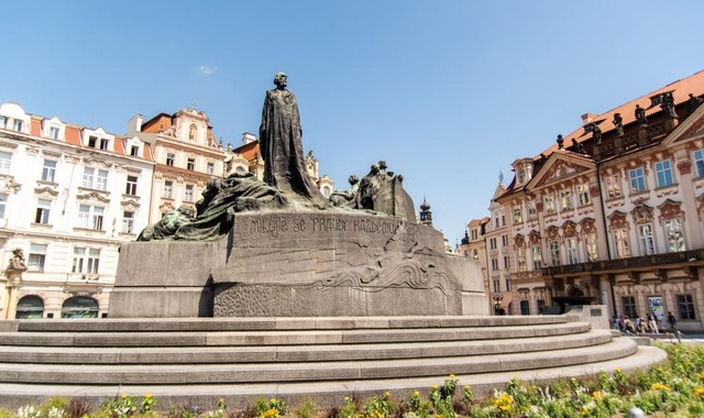 プラハ・旧市街&プラハ城ウォーキングツアー（トラム込み）