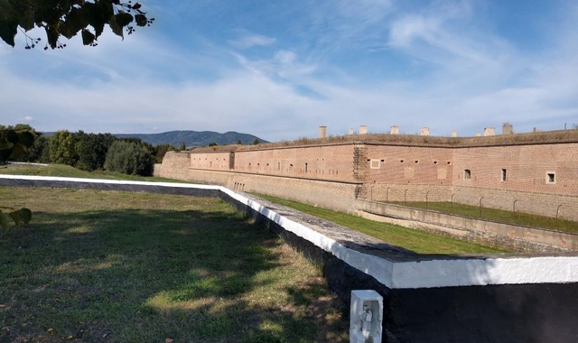 プラハ・テレジーン半日ガイドウォーキングツアー（チケット・車両・オーディオガイド含む）