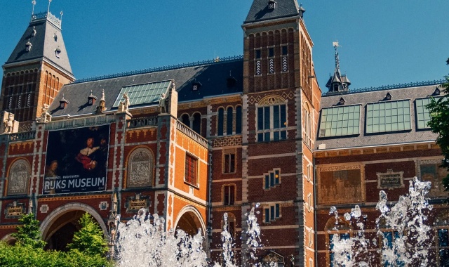 アムステルダム・ライクスミュージアム & ゴッホ美術館 プライベート半日ウォーキングツアー