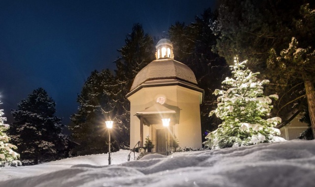 잘츠부르크 출발: 오베른도르프 고요한 밤 성당 크리스마스 이브 투어