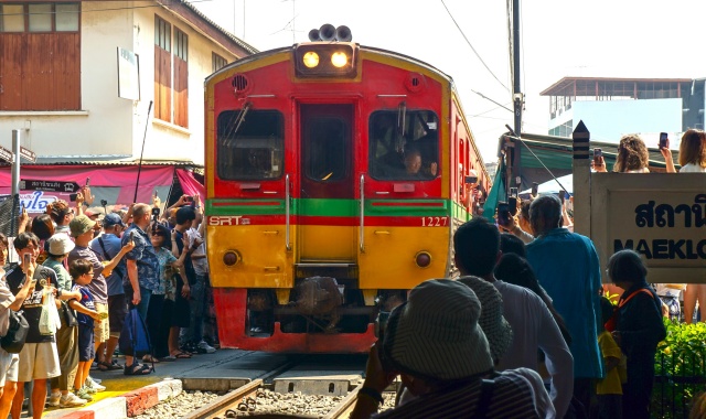 [독점할인] 방콕 담넌사두억 수상시장 & 위험한 기찻길 시장 반일 투어 (한국인 전용)