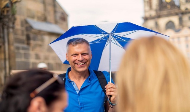 プラハ・プラハ城、カレル橋＆旧市街日帰りツアー（リバークルーズ＆ランチ付き）