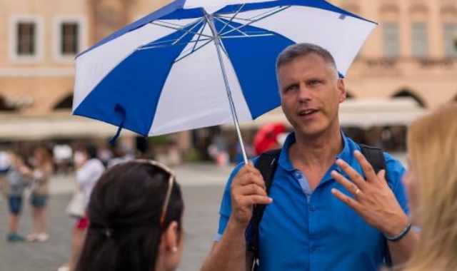 プラハ・シティウォーキング日帰りツアー（天文時計入場付き）