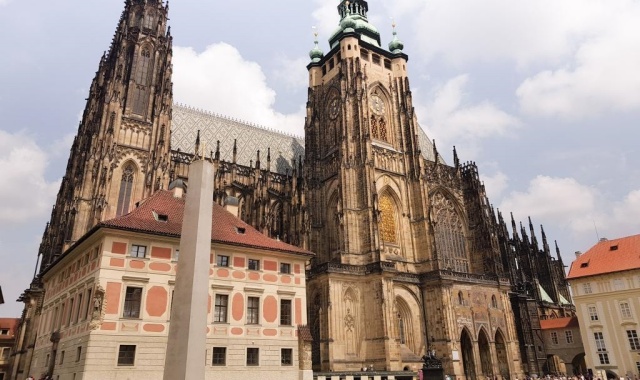 プラハ・プラハ城オーディオガイドツアー（チケット・車両付き）