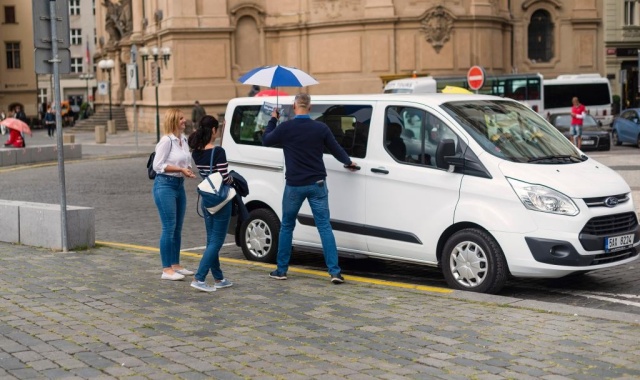 プラハ・プラハ城オーディオガイドツアー（チケット・車両付き）