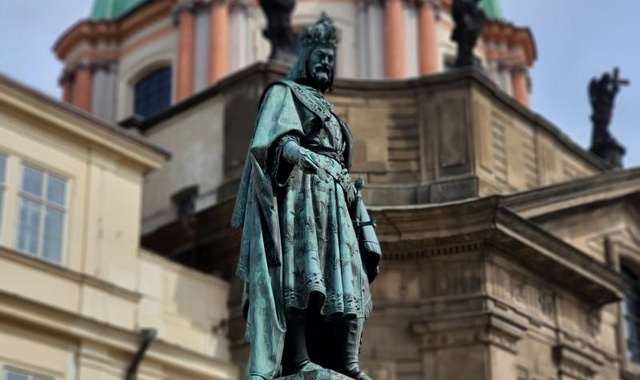 プラハ旧市街 & プラハ城ウォーキングツアー (トラム付き)