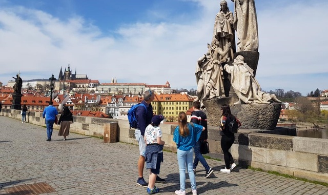 プラハ旧市街 & プラハ城ウォーキングツアー (トラム付き)