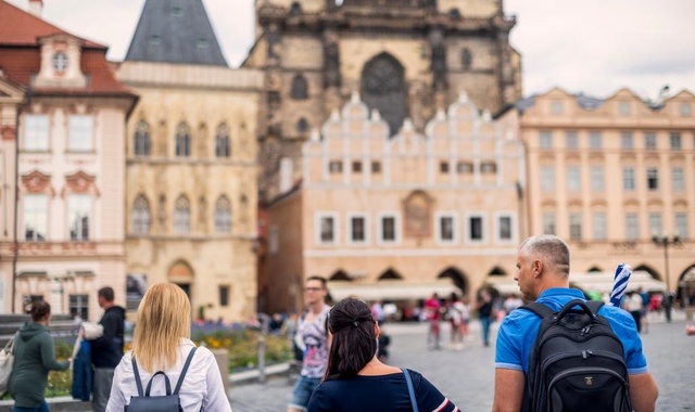プラハ旧市街 & プラハ城ウォーキングツアー (トラム付き)
