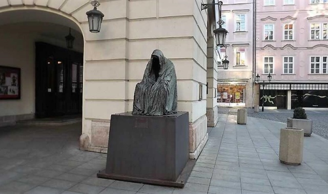 プラハ・新市街ウォーキングツアー（プラハ国立博物館チケット付き）