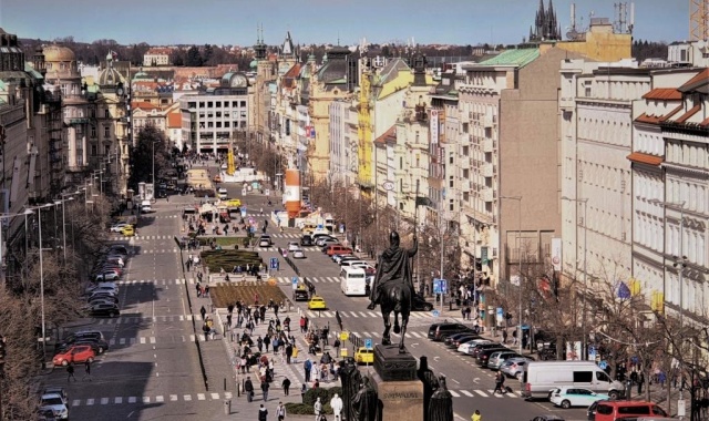 プラハ・新市街ウォーキングツアー（プラハ国立博物館チケット付き）