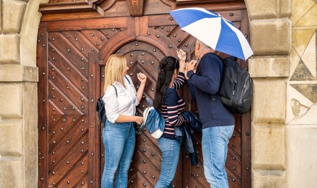 プラハ・プラハ城ウォーキングツアー(ファストトラックチケット付き)