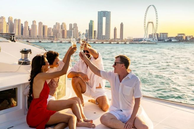 Dubai Luxury Yacht Tour