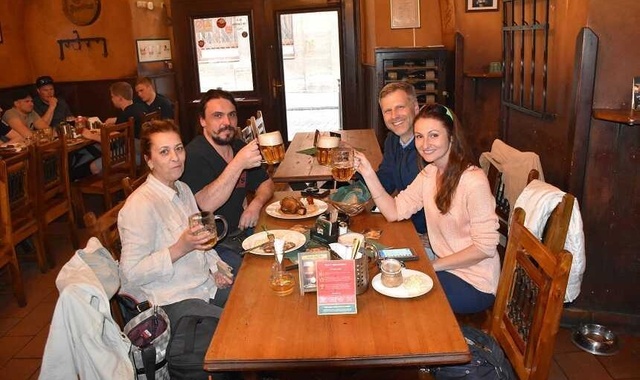 プラハ・伝統的なビールツアー(夕食付き)