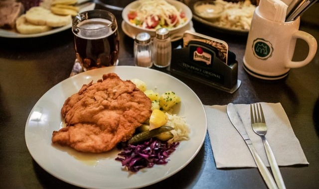 プラハ・伝統的なビールツアー(夕食付き)