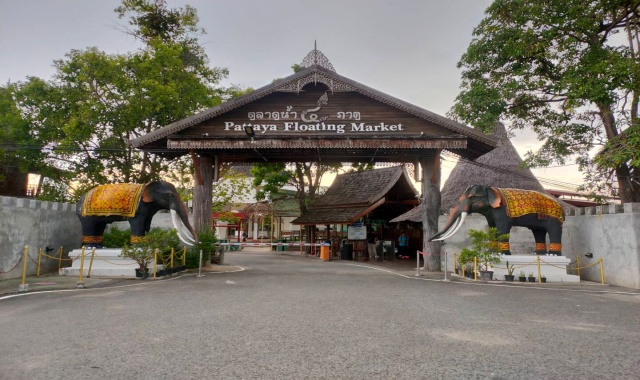 파타야 전통 수상 시장 & 타이거 파크 & 반타이 단독 반일 투어