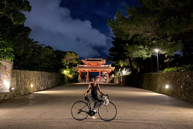 沖縄・午後のサイクリングツアー (首里城、やちむん通り)