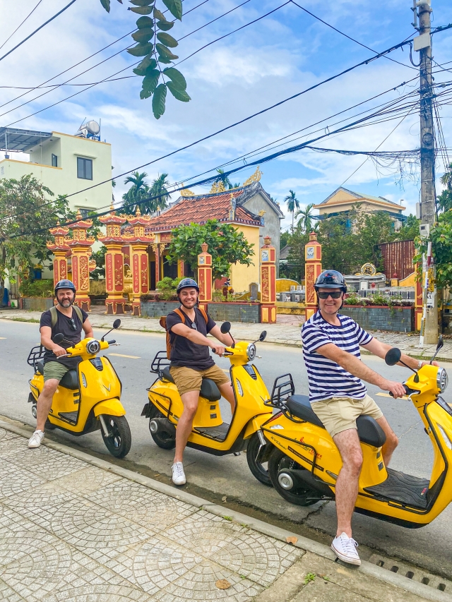 호이안 캄남 마을을 전기 스쿠터를 타고 달리는 투어 (WAUG Exclusive)