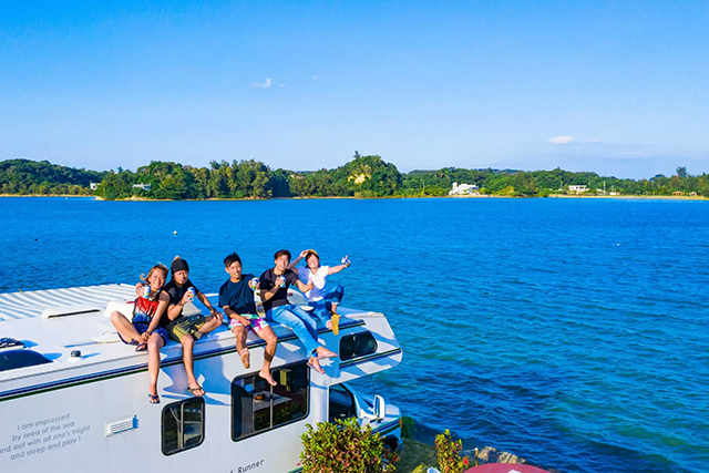 [독점할인] 오키나와 북부 버스 투어 (만좌모, 코우리섬, 츄라우미 수족관, 아메리칸 빌리지) - WAUG Exclusive