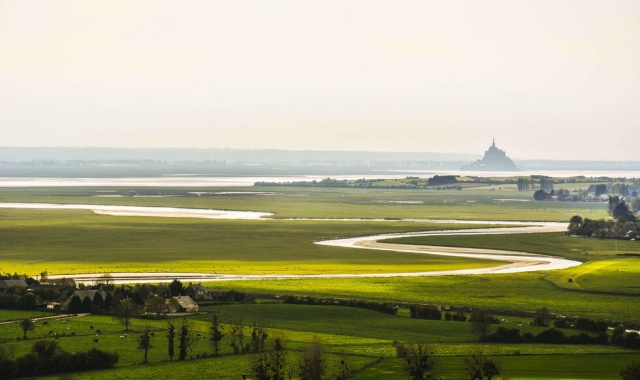 [파파윤투어] 수도원 내부 공인 가이드 몽생미셸 & 옹플뢰르 & 지베르니 투어 (10시 파리 도착)