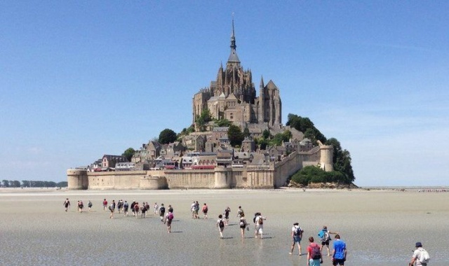 [파파윤투어] 수도원 내부 공인 가이드 몽생미셸 & 옹플뢰르 & 지베르니 투어 (10시 파리 도착)