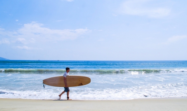 다낭 미케비치 홀리데이서프 서핑 강습 (한국인 강사) - 드론 촬영, 사진 촬영 (WAUG Exclusive)