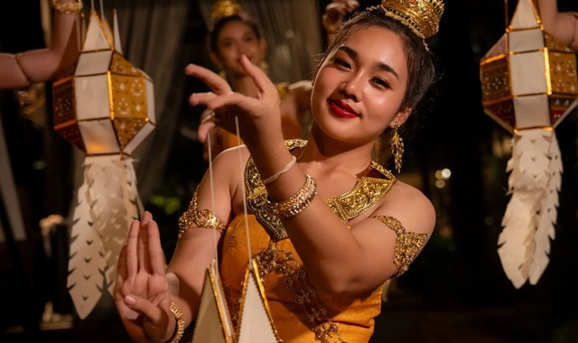 バンコク シャングリ・ラ ホテル サラティップ ディナー 2名/4名セット