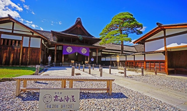 Shirakawa-go and Hida & Takayama Day Trip from Nagoya Station