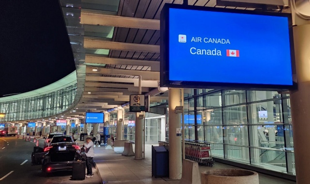 토론토 공항과 시내 픽업 & 샌딩 서비스