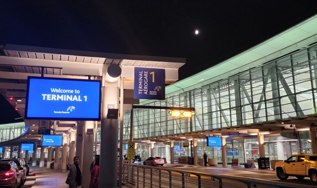 토론토 공항 캐나다 윈저 픽업 & 샌딩 서비스