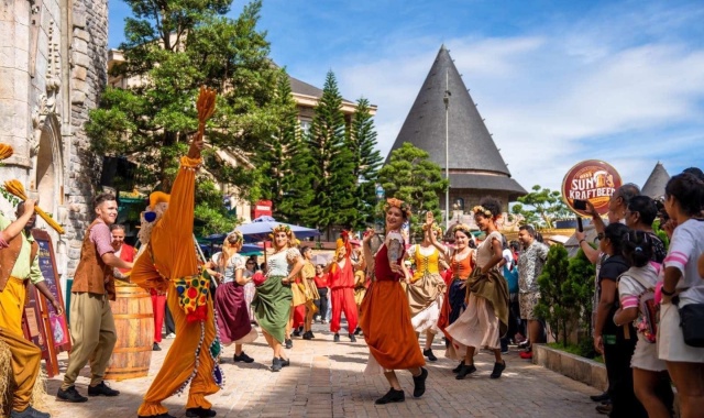다낭 바나힐 & 바구니배 & 호이안 야경 (소원초) 풀데이 단독 투어 + 미노스파 (샤워실)