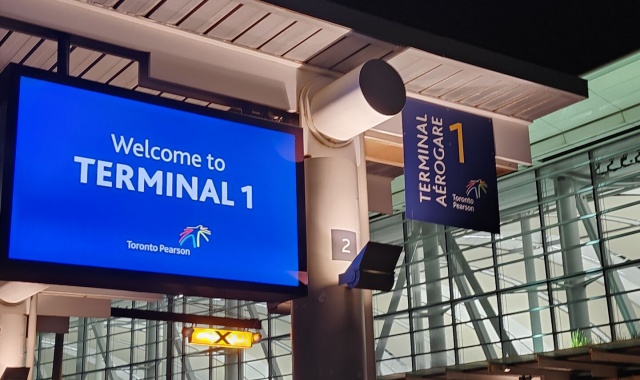 토론토 공항 - 킹스턴/퀸즈 대학교 픽업 & 샌딩 서비스