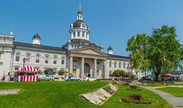 토론토 공항 - 킹스턴/퀸즈 대학교 픽업 & 샌딩 서비스