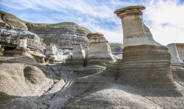 [당일투어] 캘거리 기묘한 바위 후두스와 공룡 박물관 그리고 흔들다리의 도시 드림헬러 단독 투어