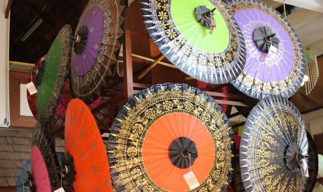 치앙마이 버쌍 우산 마을 & 싼캄팽 온천 단독 투어 (한국어 가이드 포함)