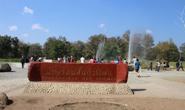 치앙마이 버쌍 우산 마을 & 싼캄팽 온천 단독 투어 (한국어 가이드 포함)