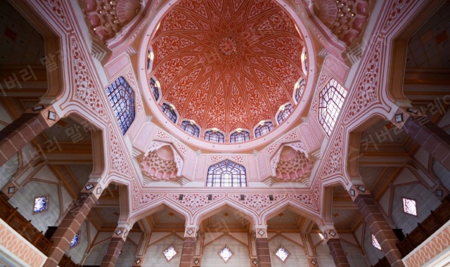 쿠알라룸푸르 푸트라자야 반딧불 & 블루티어스 투어 (신형 VIP 밴 차량)