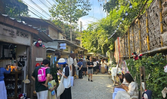 치앙마이 반캉왓 + 도이수텝 사원 단독 투어 (한국어 가이드 포함)