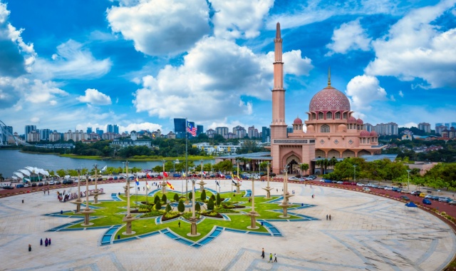 쿠알라룸푸르 푸트라자야 반딧불 & 블루티어스 투어 (신형 VIP 밴 차량)